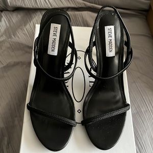 Worn once STEVE MADDEN BLACK HEELS